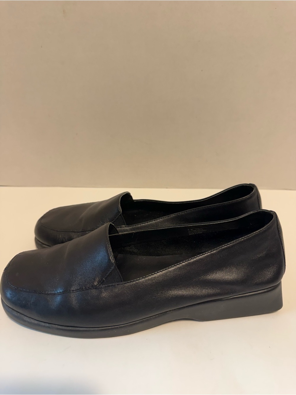 What’s What by Aerosoles black leather comfort slip on loafers womens 8 M
